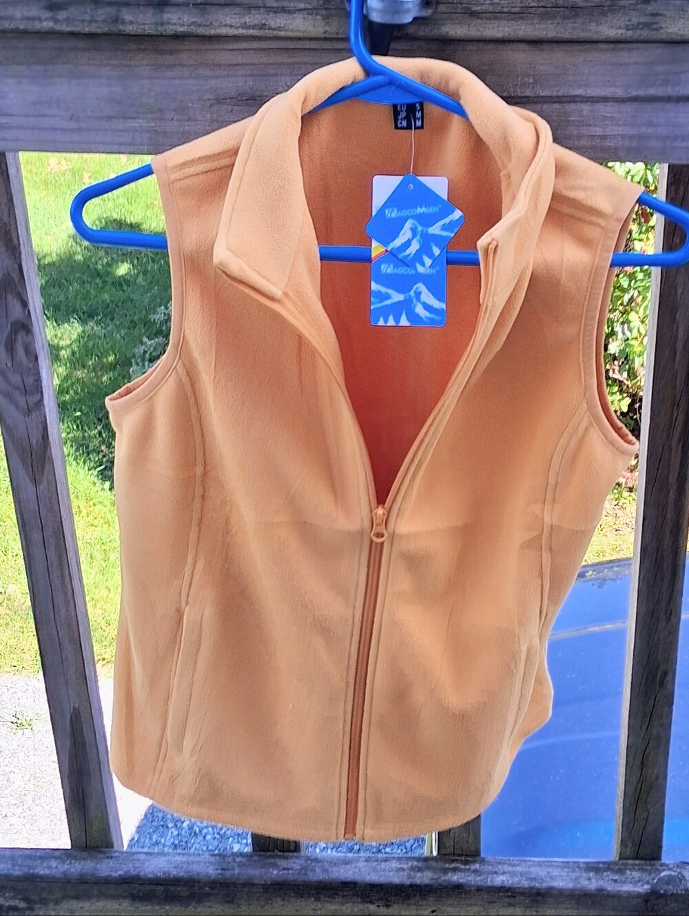NWT Magcomsen Women's Small Lightight Full-Zip Sleeveless Yellow/Orange Vest